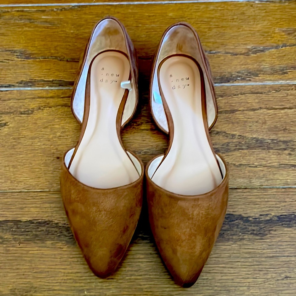 Neutral brown flats